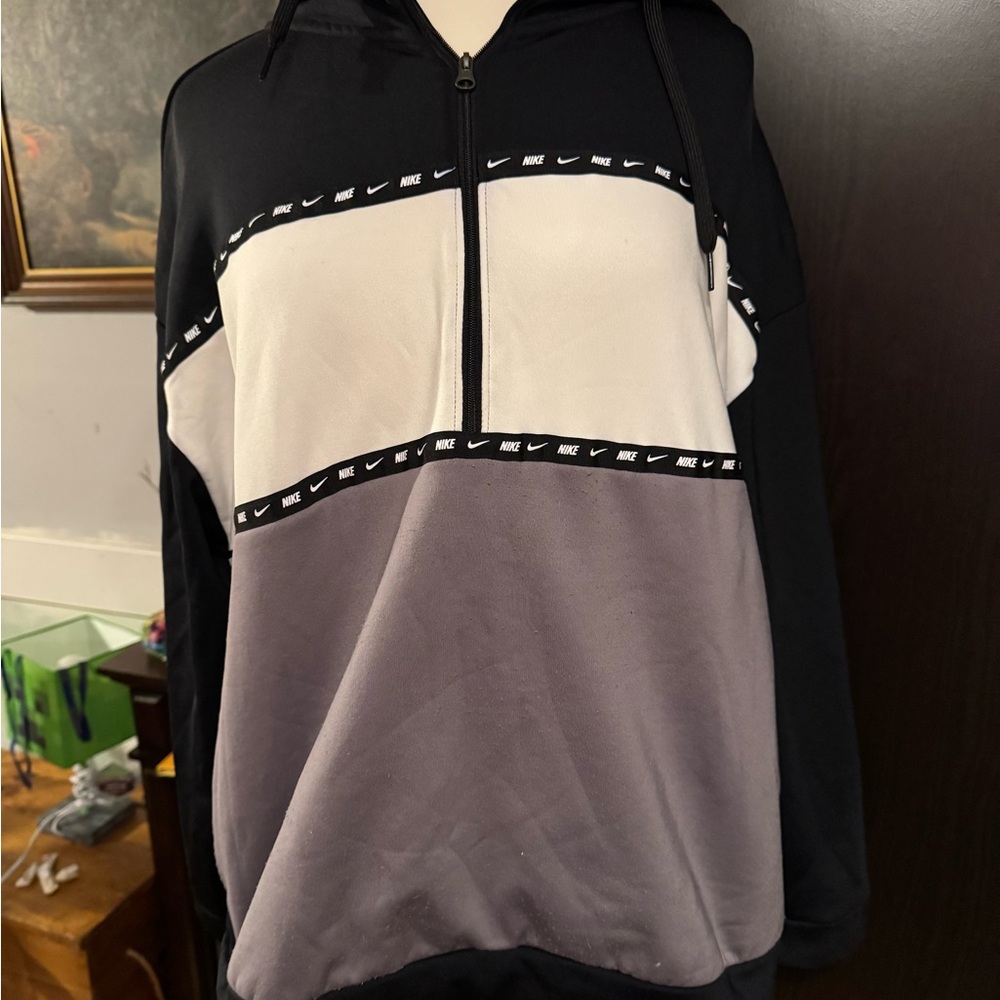 Nike Women’s Black, White, and Gray Zip-Up Sweater